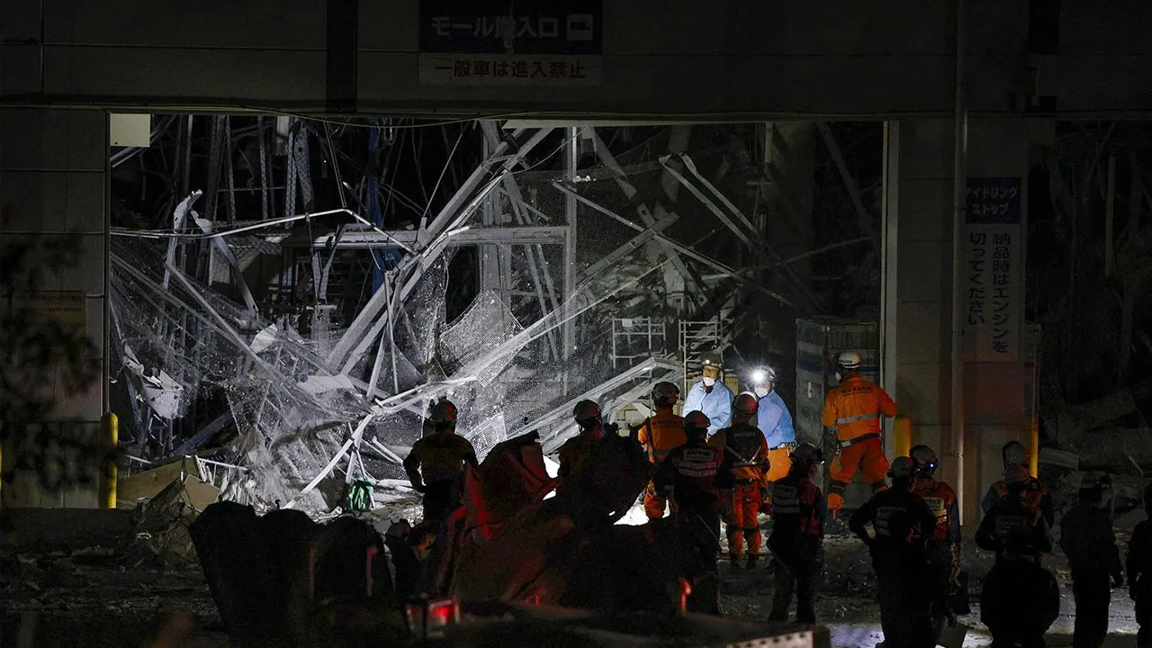 Rescue workers conduct a search and rescue operation at the damaged Aeon Mall shopping centre, where, according to local media, an explosion occurred after an earthquake with a preliminary magnitude of 7.1 struck Japan's southern Kumamoto prefecture, in Kashima Town, Kumamoto Prefecture, Japan, July 28, 2026. Kyodo/via REUTERS ATTENTION EDITORS - THIS IMAGE HAS BEEN SUPPLIED BY A THIRD PARTY. MANDATORY CREDIT. JAPAN OUT. NO COMMERCIAL OR EDITORIAL SALES IN JAPAN. TPX IMAGES OF THE DAY