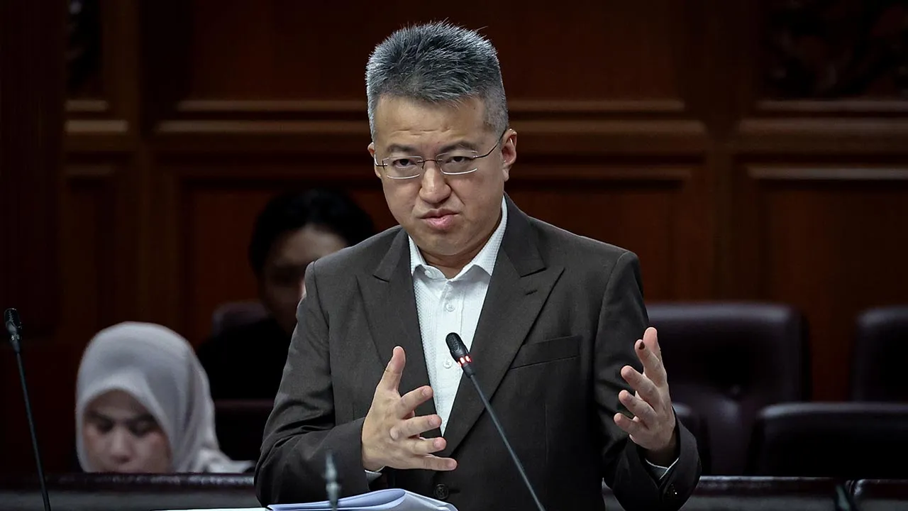 KUALA LUMPUR, 22 Julai -- Timbalan Menteri Kewangan Liew Chin Tong pada sesi soal jawab lisan sempena Mesyuarat Kedua, Penggal Kelima, Parlimen ke-15 Dewan Rakyat di Bangunan Parlimen hari ini.  --fotoBERNAMA (2026) HAK CIPTA TERPELIHARA