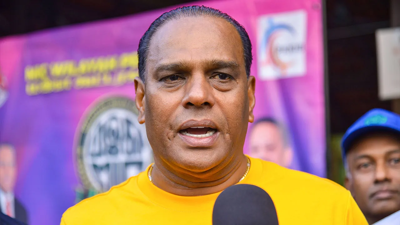 KUALA LUMPUR, 26 Julai -- Naib Presiden MIC, Datuk Seri M Saravan ditemu bual media pada acara larian sejauh lima kilometer sempena ulang tahun MIC ke-80 di Tasik Titiwangsa hari ini._BERNAMA