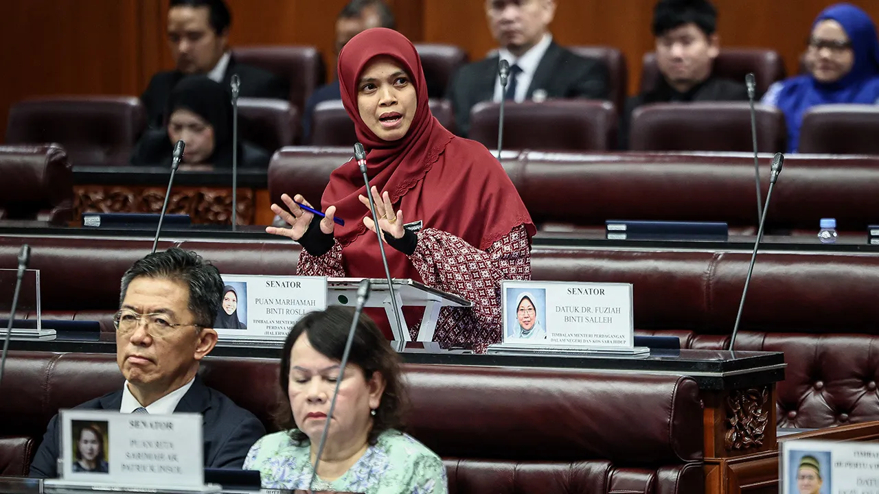 KUALA LUMPUR, 29 Julai -- Timbalan Menteri di Jabatan Perdana Menteri (Hal Ehwal Agama) Senator Marhamah Rosli ketika pertanyaan-pertanyaan bagi jawab lisan sempena Mesyuarat Kedua, Penggal Kelima Parlimen Kelima Belas, Sidang Dewan Negara di Bangunan Parlimen hari ini.