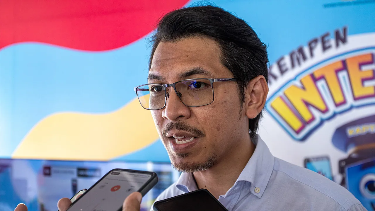 PADANG RENGAS, 30 Mei -- Setiausaha Politik kepada Menteri Kewangan, Muhammad Kamil Abdul Munim, bercakap ketika ditemu bual sempena Majlis Pelancaran Sukan Belia (SUKBEL) dan Perasmian Karnival Belia MADANI di SMK Tun Perak, hari ini.  --fotoBERNAMA (2026) HAK CIPTA TERPELIHARA