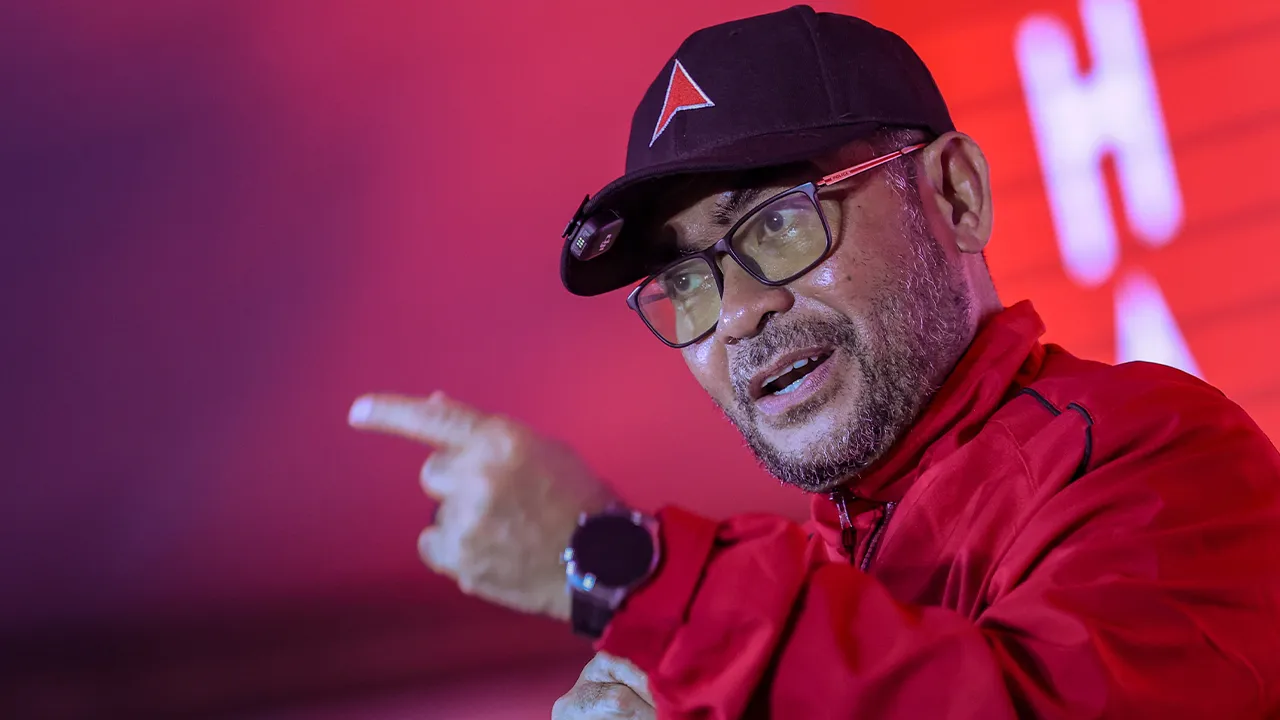 BATU PAHAT, 1 Julai -- Timbalan Presiden Parti Amanah Negara, Senator Datuk Seri Mujahid Yusof Rawa berucap pada Jelajah Johor Ke Depan Undi Harapan sempena kempen Pilihan Raya Negeri (PRN) Johor ke-16 di Senggarang hari ini.   --fotoBERNAMA (2026) HAK CIPTA TERPELIHARA