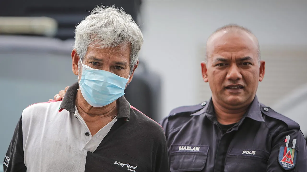 KANGAR, 14 Julai -- Seorang warga emas dihadapkan ke Mahkamah Majistret di sini hari ini di atas satu pertuduhan mengedar dadah jenis fentanyl seberat 39.9 liter pada awal bulan ini.  Him Mat, 65, mengangguk faham selepas pertuduhan dibacakan di hadapan Majistret Ana Rozana Mohd Nor, namun tiada pengakuan direkodkan kerana kes itu berada di bawah bidang kuasa Mahkamah Tinggi.  -- fotoBERNAMA (2026) HAK CIPTA TERPELIHARA