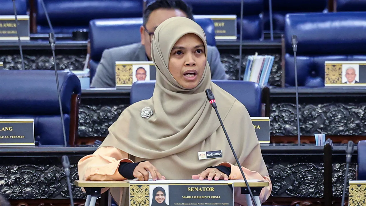 KUALA LUMPUR, 7 Julai — Timbalan Menteri di Jabatan Perdana Menteri (Hal Ehwal Agama) Marhamah Rosli pada sesi soal jawab di Dewan Rakyat hari ini.  --fotoBERNAMA (2026) HAK CIPTA TERPELIHARA