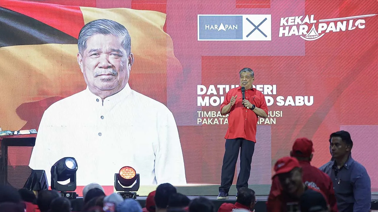 SEREMBAN, 22 Julai -- Presiden Parti Amanah Negara yang juga Timbalan Pengerusi Pakatan Harapan Datuk Seri Mohamad Sabu berucap pada Program Jelajah Kekal HARAPAN Negeri Sembilan di Pusat Bandar Senawang Taipan 2 hari ini.  --fotoBERNAMA (2026) HAK CIPTA TERPELIHARA