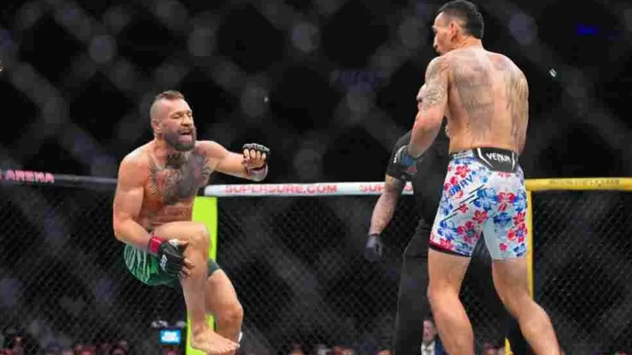 Tindakan McGregor memulakan pertarungan dengan tendangan 'roundhouse' membawa padah apabila lututnya cedera menyebabkan pertarungannya dengan Max Halloway hanya bertahan selama 69 saat_SINAR HARIAN