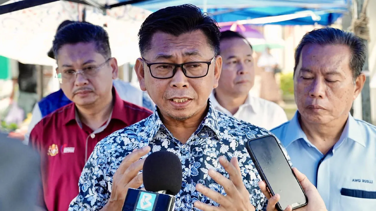 KUSKOP terus komited membantu rakyat menangani peningkatan kos sara hidup menerusi penganjuran  Program Jualan MADANI KUSKOP (JMK), yang menawarkan pelbagai barangan keperluan harian pada harga berpatutan melalui penglibatan koperasi sebagai operator jualan._FB Kementerian Pembangunan Usahawan dan Koperasi
