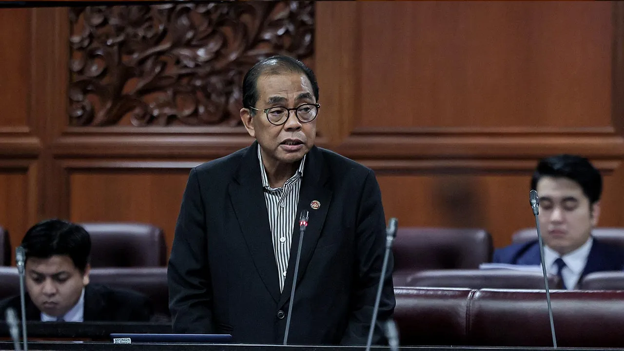 KUALA LUMPUR, 3 Mac -- Menteri Pertahanan Datuk Seri Mohamed Khaled Nordin ketika sesi menggulung perbahasan Usul Menjunjung Kasih Titah Diraja Mesyuarat Pertama Penggal Kelima Majlis Parlimen kelima Belas Dewan Negara di Parlimen Malaysia hari ini.  -- fotoBERNAMA (2026) HAK CIPTA TERPELIHARA