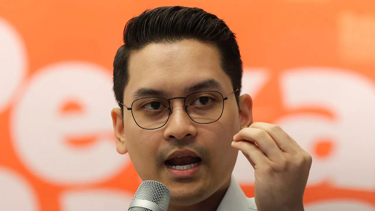 Putrajaya , 22 Julai 2026. Menteri Belia dan Sukan , Dr. Mohammed Taufiq Johari menyampaikan ucapan perasmian berikutan Majlis Peluncuran Kempen Antibuli Pekarasa: Henti Buli, Mula Peduli di Lobi Menara KBS, Putrajaya.Astro AWANI / SHAHIR OMAR