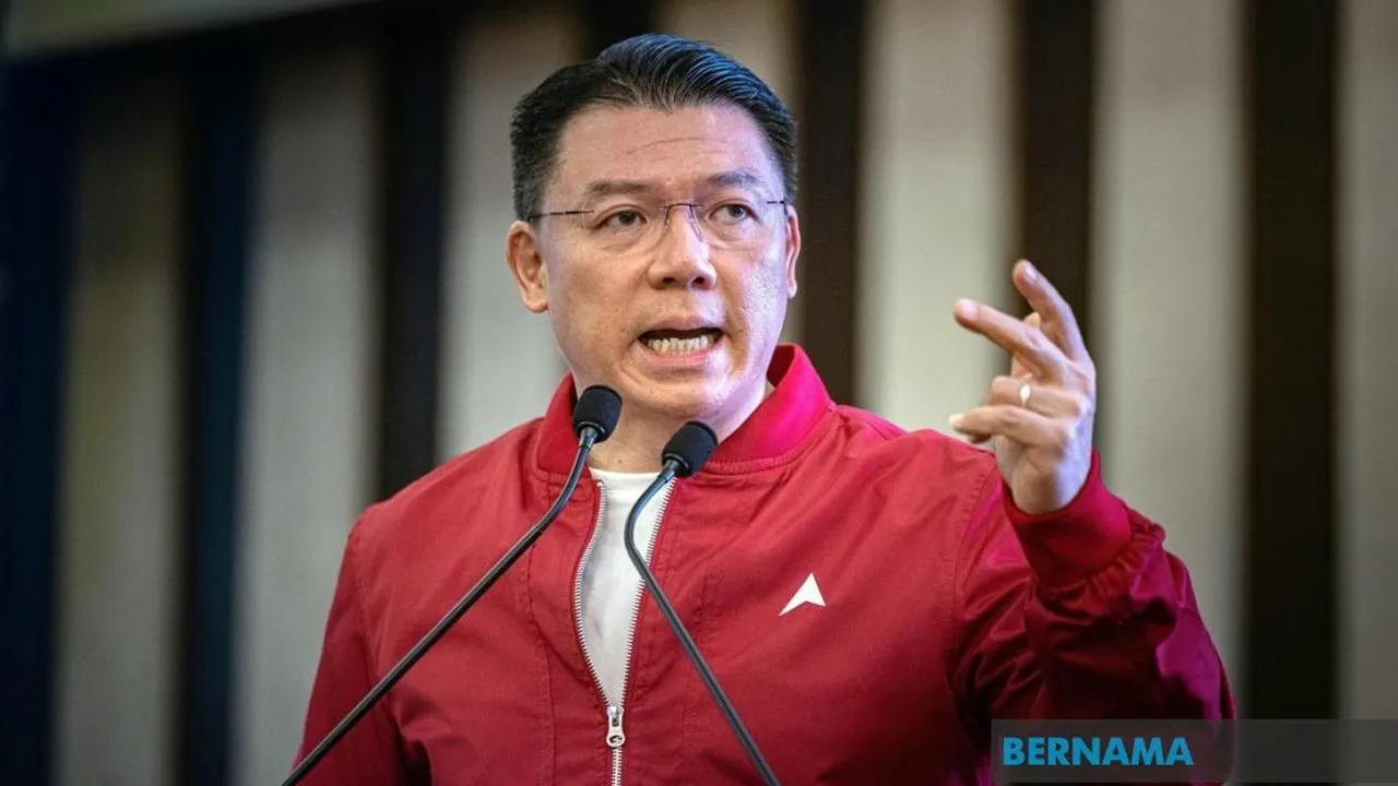 Timbalan Pengerusi DAP yang juga Menteri Perumahan dan Kerajaan Tempatan, Nga Kor Ming. -- BERNAMA