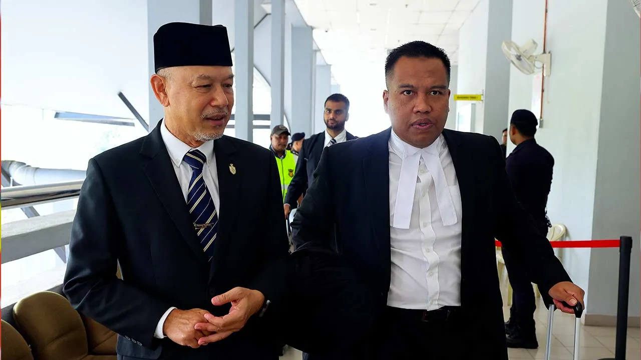 SEREMBAN, July 28 -- The Negeri Sembilan Royal Council (DKU) and its secretary, Raja Norazli Raja Nordin, have initiated further contempt proceedings against six individuals for allegedly evading service of court papers after leave to commence committal proceedings was granted on July 8.  Lawyer Steven Thiru, representing the DKU and Raja Norazli, informed High Court Judge Roz Mawar Rozain of the latest application during proceedings today.  --fotoBERNAMA (2026) COPYRIGHT RESERVED  SEREMBAN, 28 Julai -- Dew