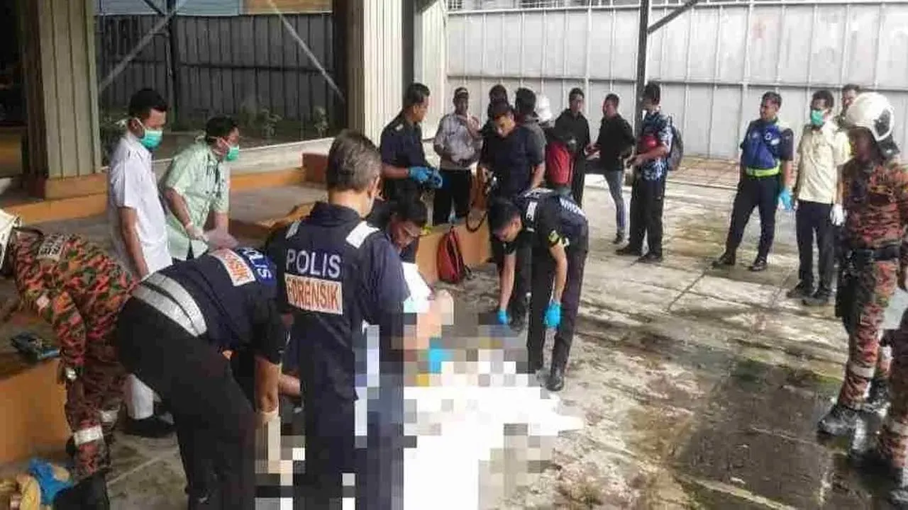 Mangsa disahkan meninggal dunia di lokasi kejadian. Foto JBPM