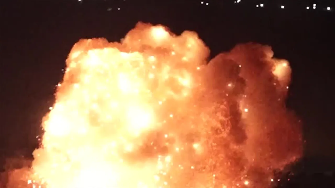 Russian attack on Kyiv kills seven, hits apartments, other buildings_REUTERS