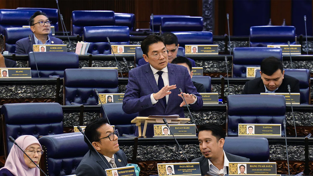 KUALA LUMPUR, 8 Julai -- Timbalan Menteri Pelaburan, Perdagangan dan Industri Sim Tze Tzin menjawab soalan pada Mesyuarat Kedua, Penggal Kelima, Parlimen ke-15 Dewan Rakyat di Bangunan Parlimen hari ini.  --fotoBERNAMA (2026) HAK CIPTA TERPELIHARA