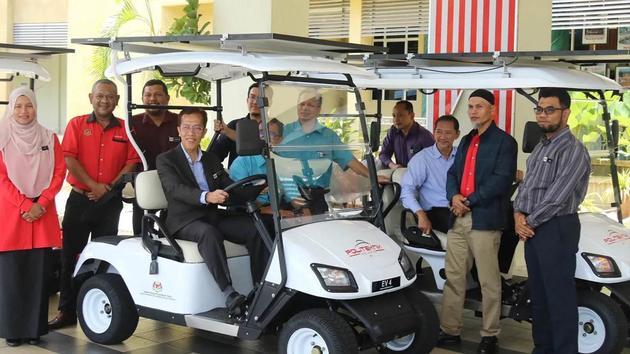 INOVASI SOLAR BUGGY CAR: MEMACU TVET KE ARAH TEKNOLOGI HIJAU  26 Julai 2026 | Politeknik Jeli Kelantan Politeknik Jeli Kelantan terus memperkasa agenda teknologi hijau melalui penghasilan Solar Buggy Car, sebuah inovasi yang menggabungkan tenaga solar, mobiliti elektrik dan pendidikan TVET dalam satu platform pembelajaran yang praktikal serta berimpak tinggi.