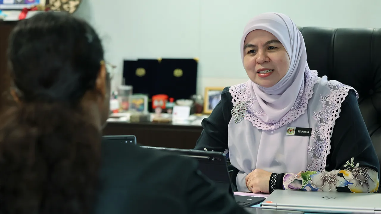 PUTRAJAYA, 8 Julai -- Pengarah Bahagian Reformasi Sektor Awam Jabatan Perkhidmatan Awam (JPA) Syuhaida Abdul Wahab Zen ditemu bual BERNAMA mengenai Akta Iltizam Kecekapan Perkhidmatan Kerajaan 2025 (Akta ILTIZAM) baru-baru ini.  --fotoBERNAMA (2026) HAK CIPTA TERPELIHARA