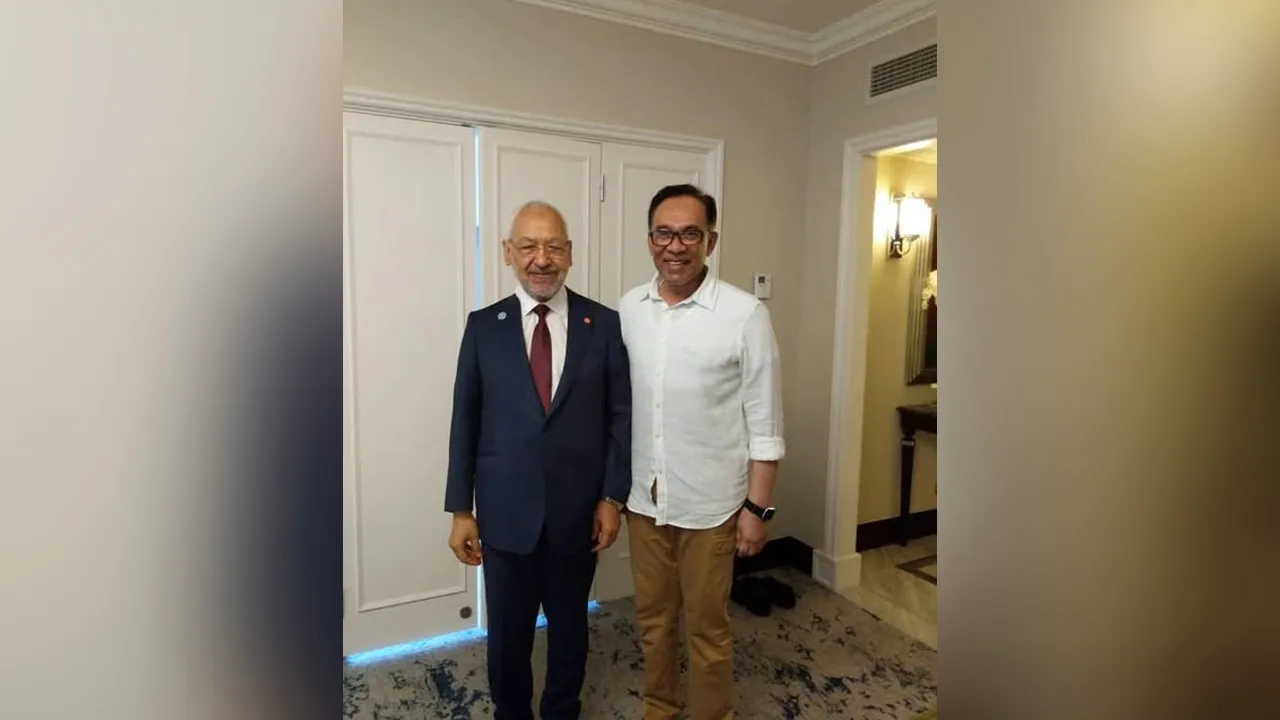 Saya menerima perkhabaran mengenai keadaan kesihatan sahabat saya, Sheikh Rached Ghannouchi, yang kini berusia 84 tahun dan masih berada dalam tahanan di Tunisia, dengan rasa dukacita dan kebimbangan yang mendalam.