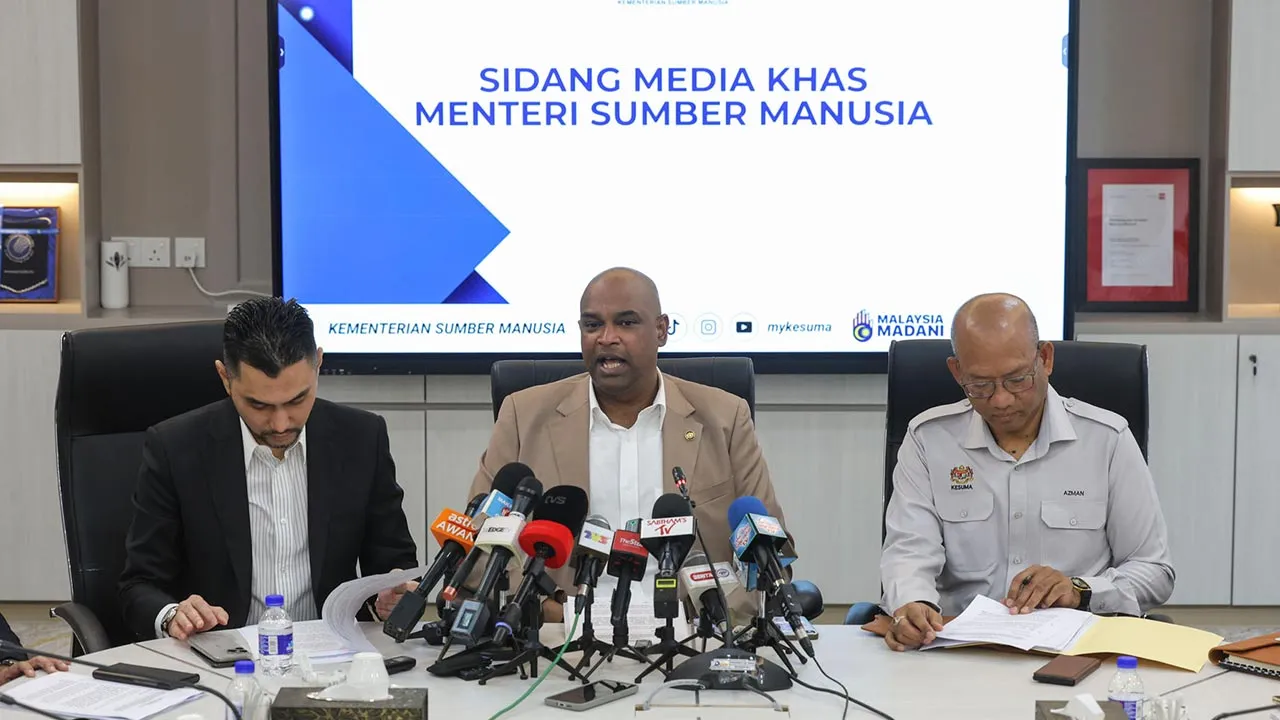 Kuala Lumpur , 6 Julai 2026.Menteri Sumber Manusia ialah Datuk Seri R. Ramanan pada sidang media khas di Wisma HRDCorp Kuala Lumpur.Astro AWANI / SHAHIR OMAR