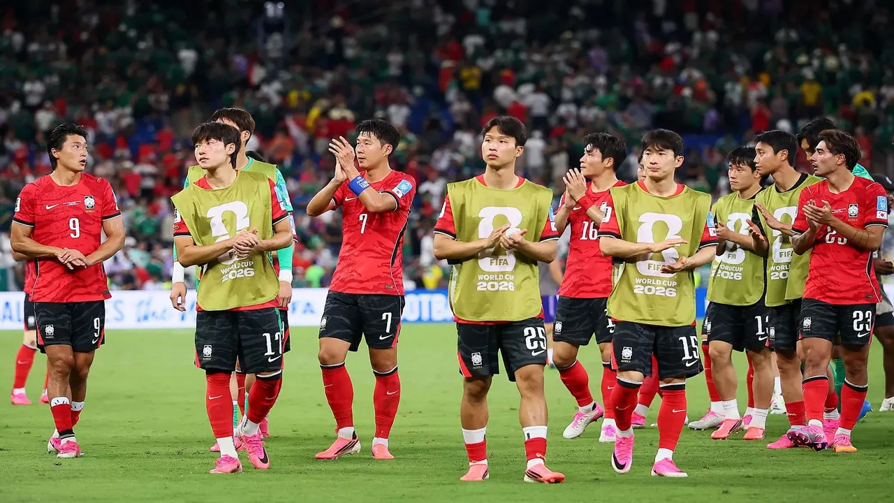 Soccer Football - FIFA World Cup 2026 - Group A - South Africa v South Korea - Estadio Monterrey, Monterrey, Mexico - June 24, 2026 South Korea's Bae Jun-ho, Son Heung-min, Eom Ji-sung, Kim Moon-hwan and teammates applaud their fans after the match REUTERS/Eloisa Sanchez