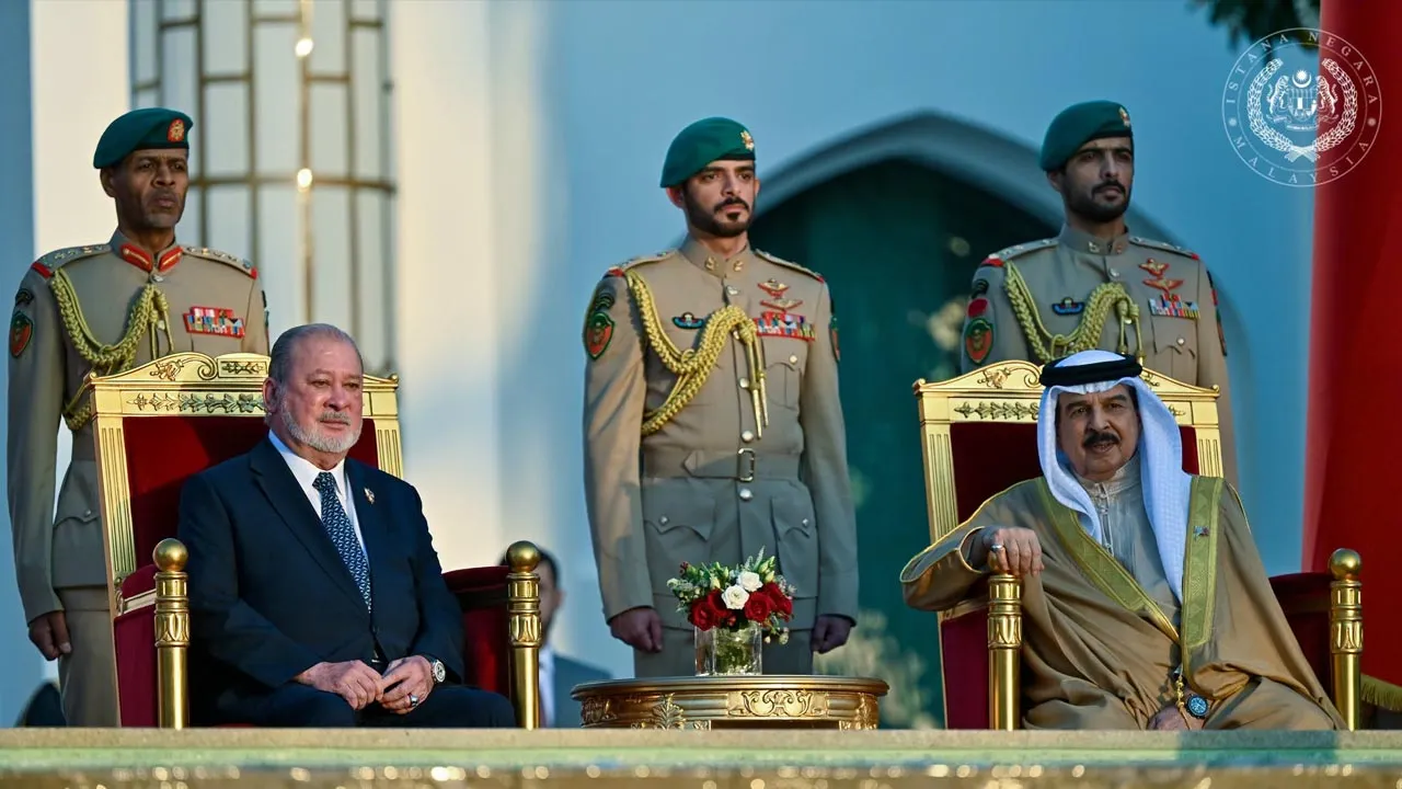 Kembalinya perlumbaan Formula 1 (F1) ke Malaysia merupakan hasil kejayaan diplomasi diraja yang memperlihatkan hubungan erat serta kepercayaan tinggi antara KDYMM SPB Yang di-Pertuan Agong Sultan Ibrahim dan Raja Hamad bin Isa Al-Khalifa, Raja Bahrain.  -- FB Sultan Ibrahim Sultan Iskandar