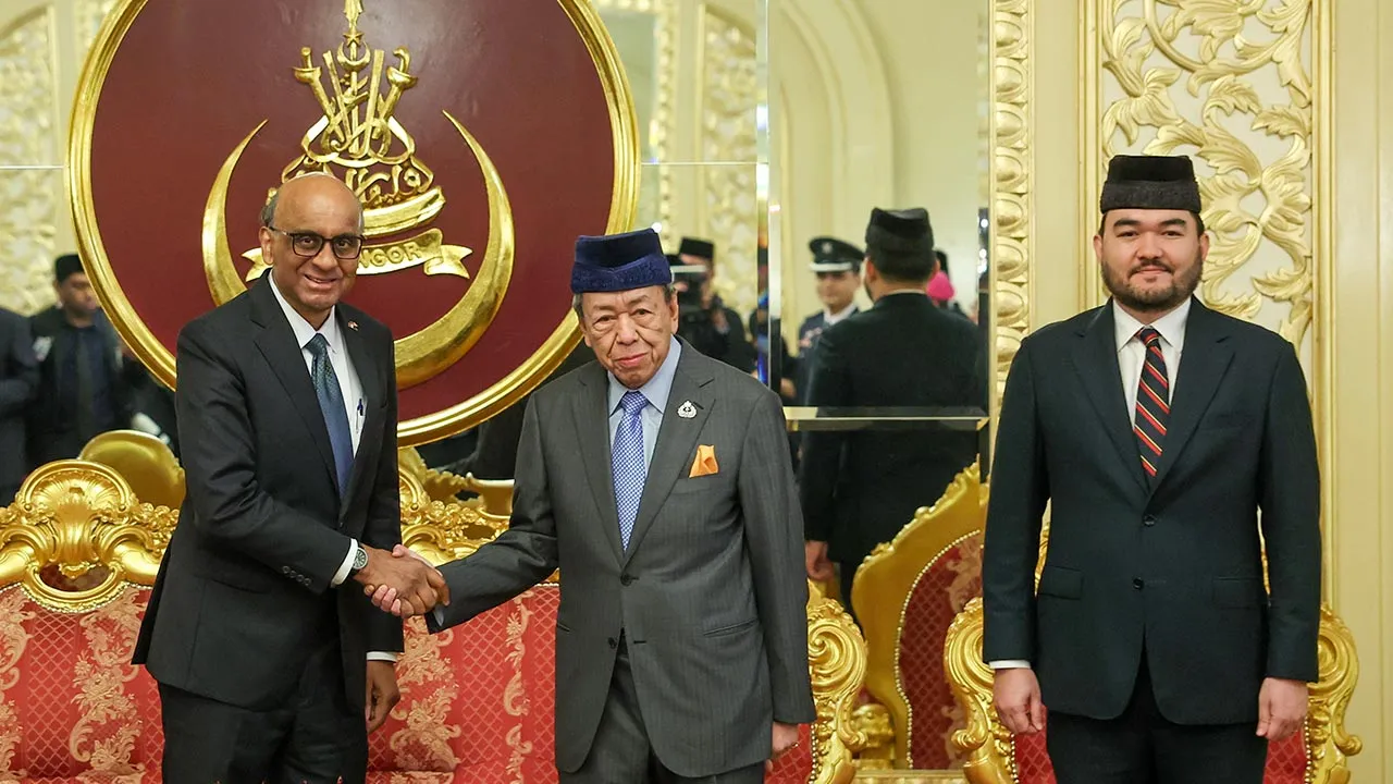 KLANG, 14 Julai –- Sultan Selangor Sultan Sharafuddin Idris Shah berkenan menerima menghadap Presiden Singapura Tharman Shanmugaratnam di Istana Alam Shah hari ini.  Turut berangkat Raja Muda Selangor Tengku Amir Shah (kanan).  -- fotoBERNAMA (2026) HAK CIPTA TERPELIHARA