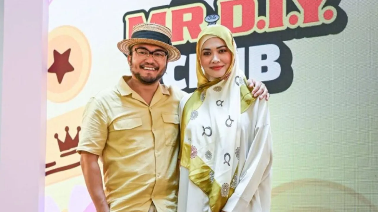 KUALA LUMPUR, 24 Julai (Bernama) -- Usahawan dan pelakon Syatilla Melvin mengakui belum bersedia untuk kembali aktif dalam dunia lakonan kerana mahu memberikan lebih banyak masa dan perhatian kepada tiga anaknya yang sedang membesar. Syatilla atau nama sebenarnya Siti Nur Syatilla, 35, berkata buat masa ini beliau lebih selesa memberikan tumpuan kepada keluarga, namun tidak menolak kemungkinan untuk kembali berlakon apabila tiba masa dan naskhah yang sesuai.