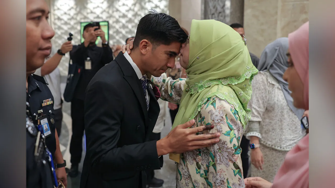 Putrajaya , 13 Julai 2026.Ahli Parlimen Muar, Syed Saddiq Syed Abdul Rahman tiba di Mahkamah Persekutuan, Istana Kehakiman bagi mendengar keputusan rayuan akhir pihak pendakwaan untuk mengetepikan pembebasannya berhubung empat kes menyeleweng dana Angkatan Bersatu Anak Muda (ARMADA).Astro AWANI / SHAHIR OMMAR