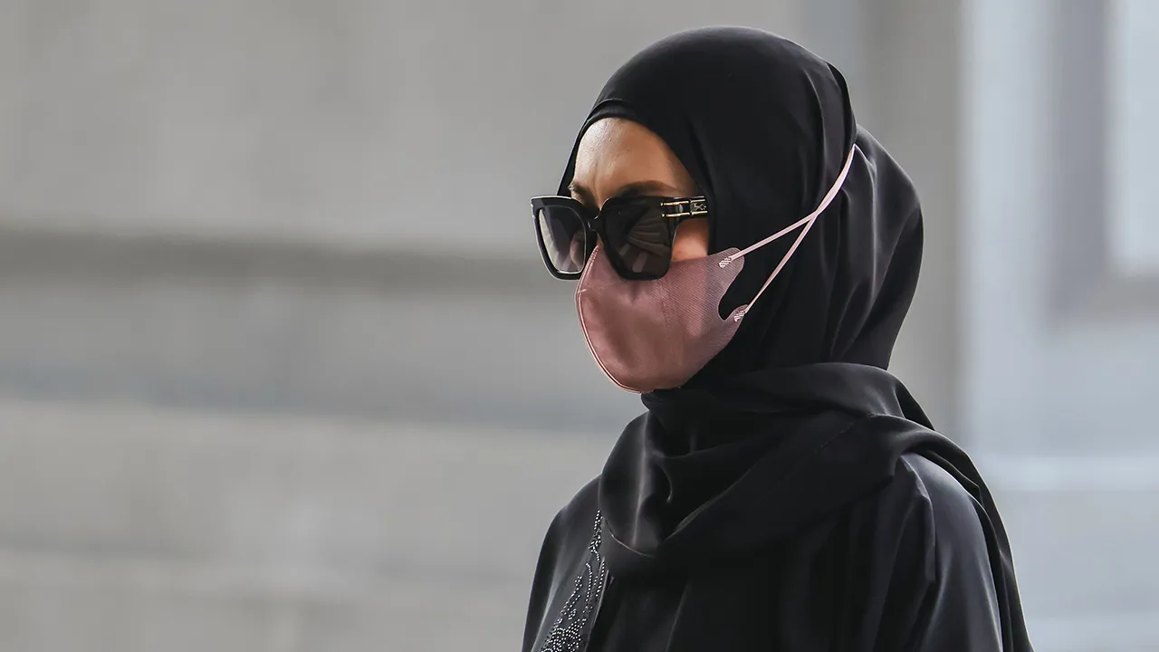 KUALA LUMPUR, 10 Julai -- Pelakon wanita yang membintangi drama kepolisan terkenal, Tisha Shamsir mengaku tidak bersalah di Mahkamah Majistret di sini hari ini atas pertuduhan memberikan tiga jenis dadah kepada diri sendiri, Selasa lepas.  Tisha, 40, atau nama sebenarnya Shanorbiah Shamsir Alam didakwa melalui ujian air kencing didapati memberikan kepada dirinya sendiri dadah jenis methamphetamine, amphetamine dan ketamin ke dalam badannya, di tandas Pejabat Bahagian Siasatan Jenayah Narkotik Ibu Pejabat Po