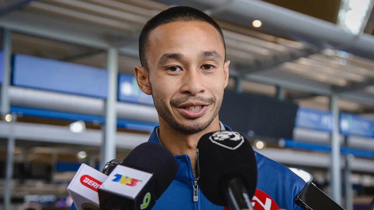 SEPANG, 23 Julai -- Pemain Harimau Malaya Wan Kuzain Wan Ahmad Kamal ketika ditemui pemberita sebelum berlepas ke Myanmar bagi menghadapi perlawanan pertama Piala ASEAN 2026 di Lapangan Terbang Antarabangsa Kuala Lumpur (KLIA), hari ini._BERNAMA