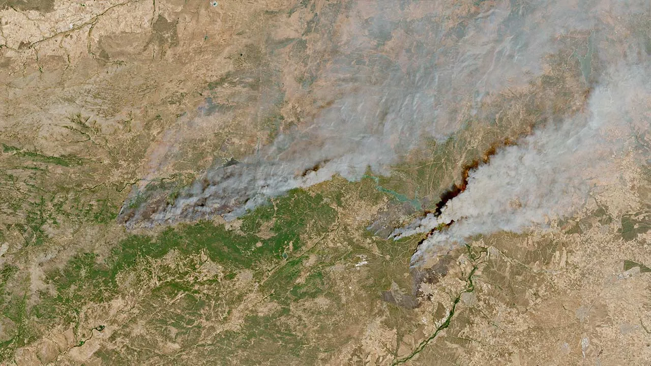 Satellite imagery shows smoke rising from two large wildfires in Avila, Castile And Leon, Spain July 24, 2026. European Union/Copernicus Sentinel-2/Handout via REUTERS THIS IMAGE HAS BEEN SUPPLIED BY A THIRD PARTY. MANDATORY CREDIT.