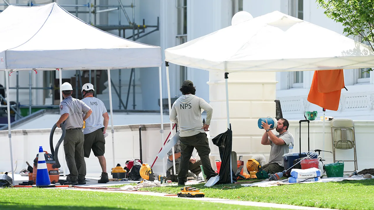 A National Park Service employee cools off while working near the North Portico of the White House, during a heatwave, Tuesday, June 30, 2026, in Washington. (AP Photo/Julia Demaree Nikhinson)