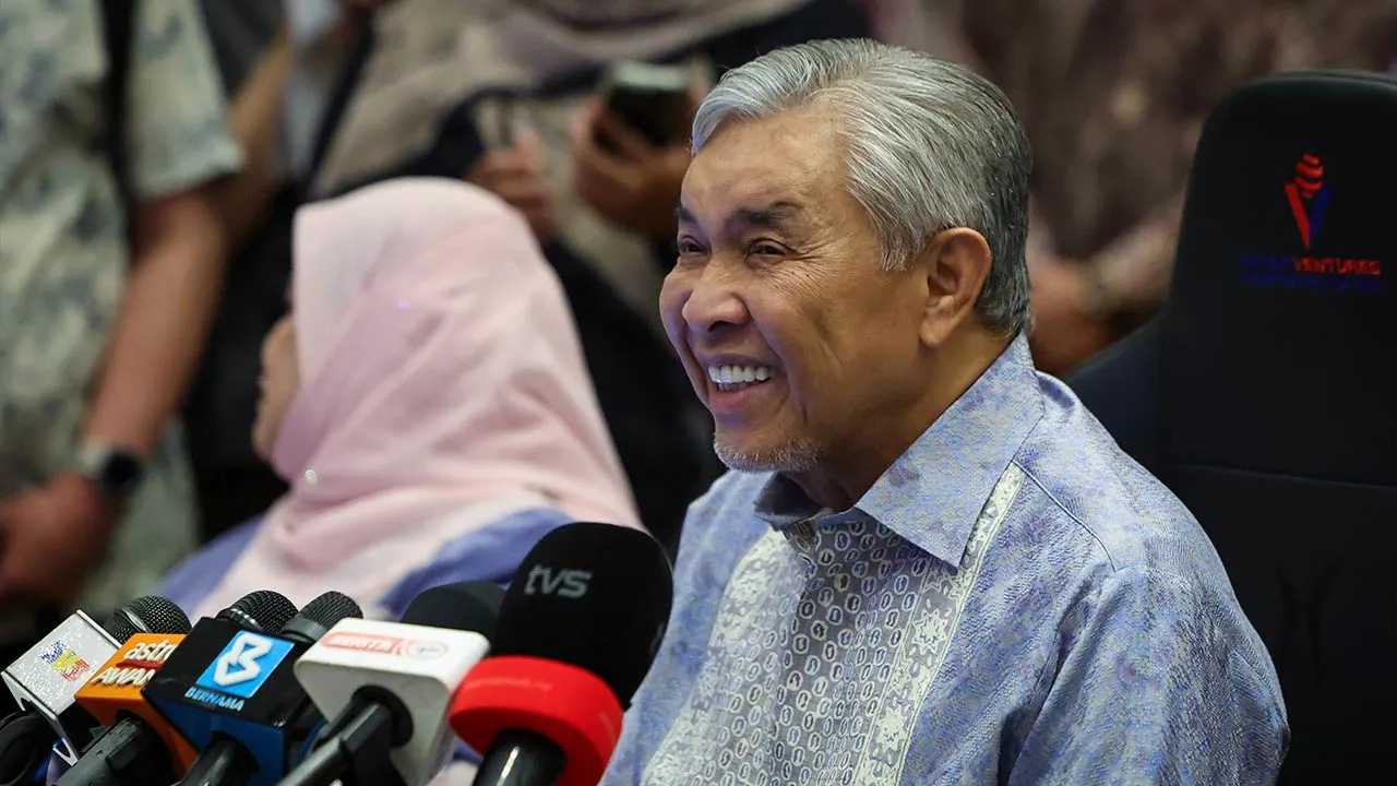GEORGE TOWN, 23 Julai -- Timbalan Perdana Menteri yang juga Menteri Kemajuan Desa dan Wilayah (KKDW) Datuk Seri Dr Ahmad Zahid Hamidi ketika sidang media selepas mempengerusikan Mesyuarat Penyelarasan Antara Menteri KKDW Bersama Pengerusi Jawatankuasa Luar Bandar (MEXCLUB) Ke-61 Bilangan 1 Tahun 2026 di Hotel Bahang Bay hari ini.