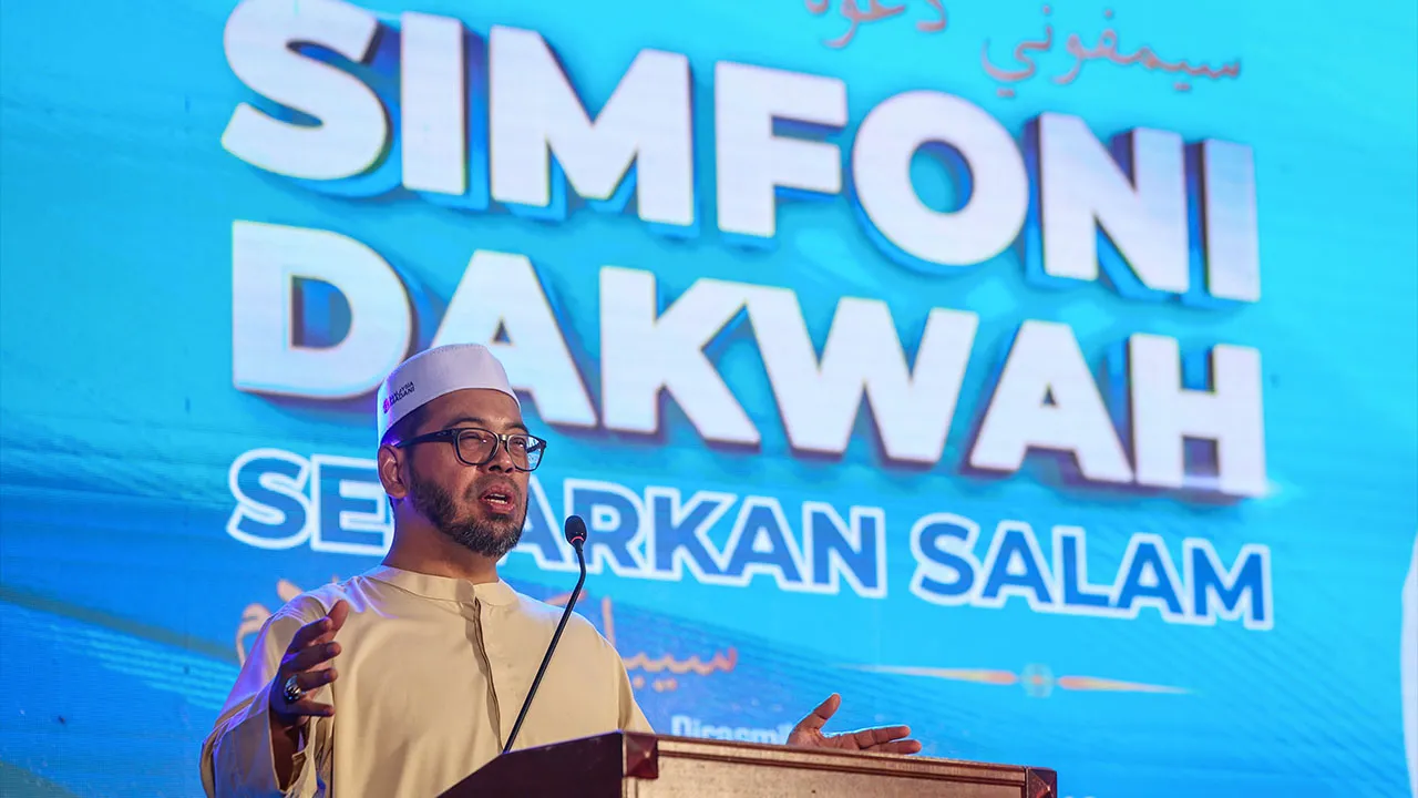 BUJIT MERTAJAM, 5 Julai -- Menteri di Jabatan Perdana Menteri (Hal Ehwal Agama) Dr Zulkifli Hasan menyampaikan ucapan pada Program Simfoni Dakwah Sebarkan Salam di Masjid Timah, Permatang Pauh malam tadi._BERNAMA