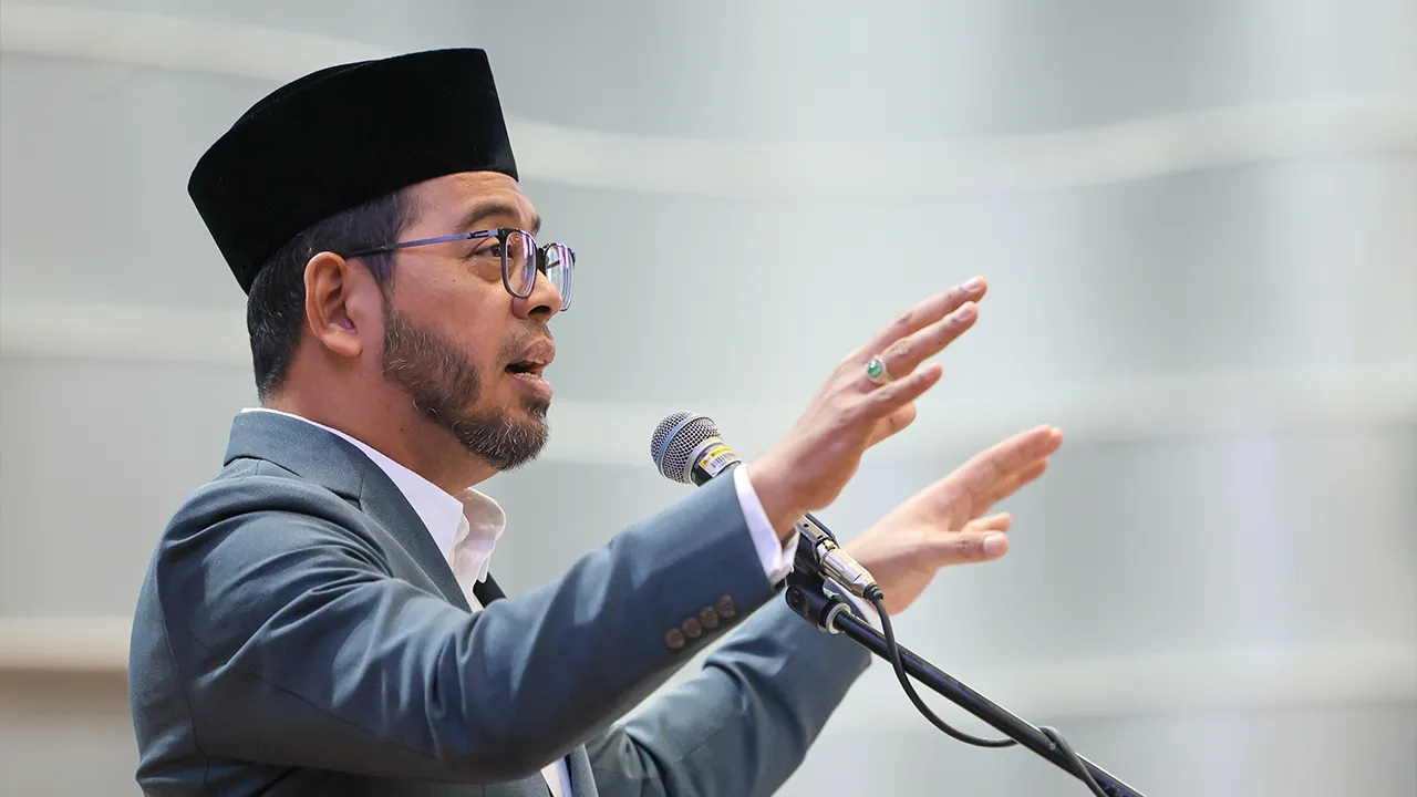 KUALA NERUS, 28 Julai -- Menteri di Jabatan Perdana Menteri (Hal Ehwal Agama) Dr Zulkifli Hasan berucap pada Majlis Perasmian Konvensyen Baitulmal Kebangsaan (KBK) 2026 di Universiti Sultan Zainal Abidin (UniSZA) hari ini._BERNAMA