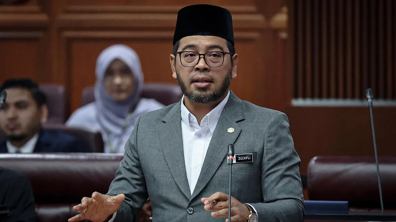 KUALA LUMPUR, 22 Julai -- Menteri di Jabatan Perdana Menteri (Hal Ehwal Agama) Dr Zulkifli Hasan pada sesi soal jawab di Dewan Rakyat hari ini.  --fotoBERNAMA (2026) HAK CIPTA TERPELIHARA