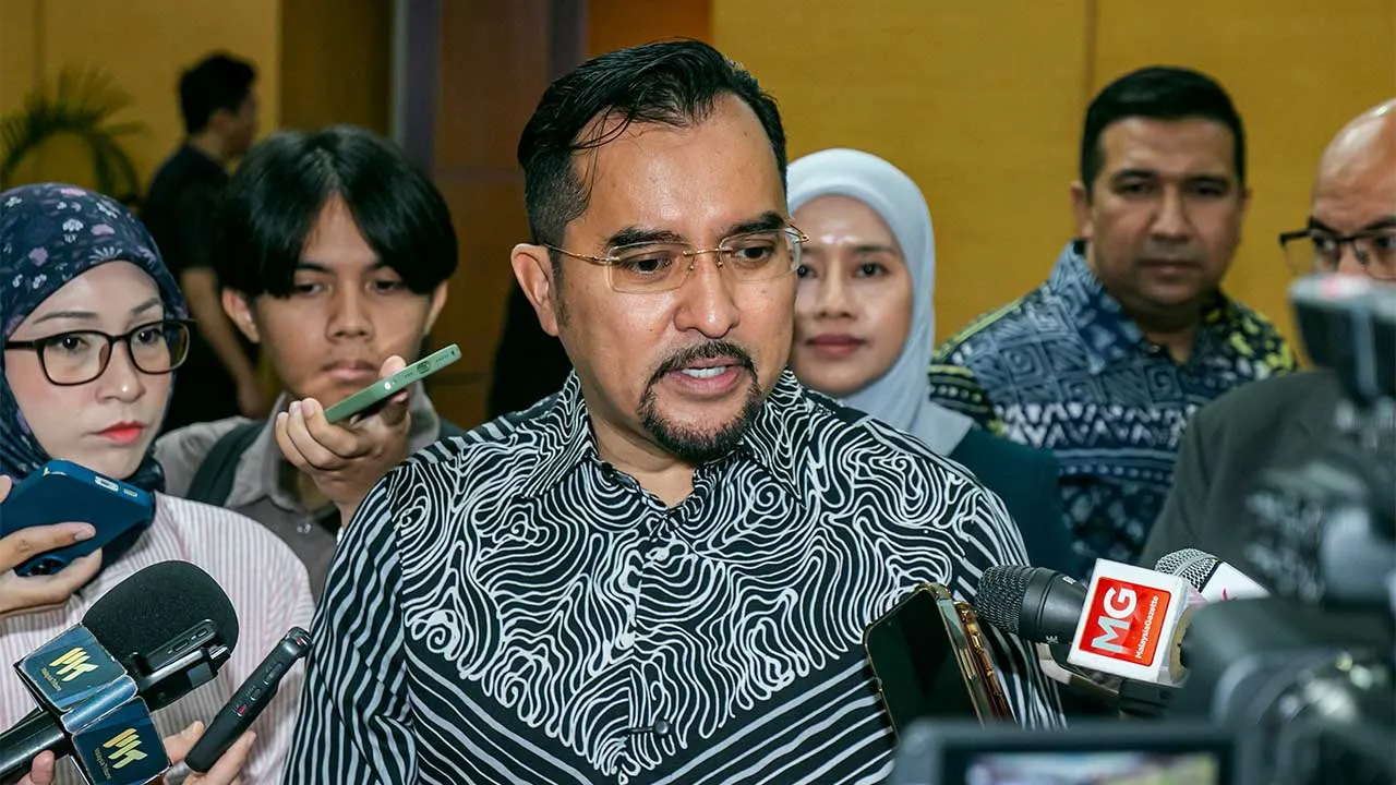 KUALA LUMPUR, 19 Ogos -- Pengerusi Majlis Amanah Rakyat (MARA) Datuk Asyraf Wajdi Dusuki ditemui media selepas meghardiri Program Pra-Pelepasan Tajaan MARA ke Luar Negara Perdana 2026 di sini, hari ini.  -- fotoBERNAMA (2026) HAK CIPTA TERPELIHARA