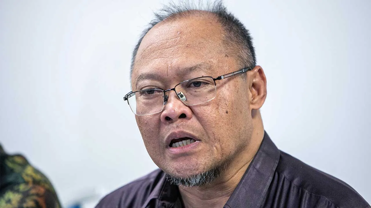 IPOH, 9 April -- Ketua Pengarah Perikanan Malaysia Datuk Adnan Hussain bercakap ketika sidang media pada program Sesi Libat Urus Pindaan Akta Perikanan 2025 dan Kesan Perang Iran-Amerika Syarikat Terhadap Sektor Perikanan Negara Bagi Jabatan Perikanan Malaysia Negeri Perak di Jabatan Perikanan Negeri Perak di sini, hari ini.  --fotoBERNAMA (2026) HAK CIPTA TERPELIHARA