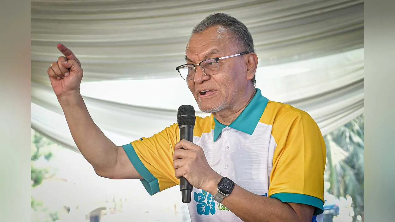 KUALA SELANGOR, 23 Ogos -- Menteri Kesihatan Datuk Seri Dr Dzulkefly Ahmad berucap pada Majlis Perasmian Wellness Hub Kuala Selangor dan Komuniti Minda Sejahtera (K-MINDSET) Kuala Selangor di Bukit Malawati hari ini.  -- fotoBERNAMA (2026) HAK CIPTA TERPELIHARA
