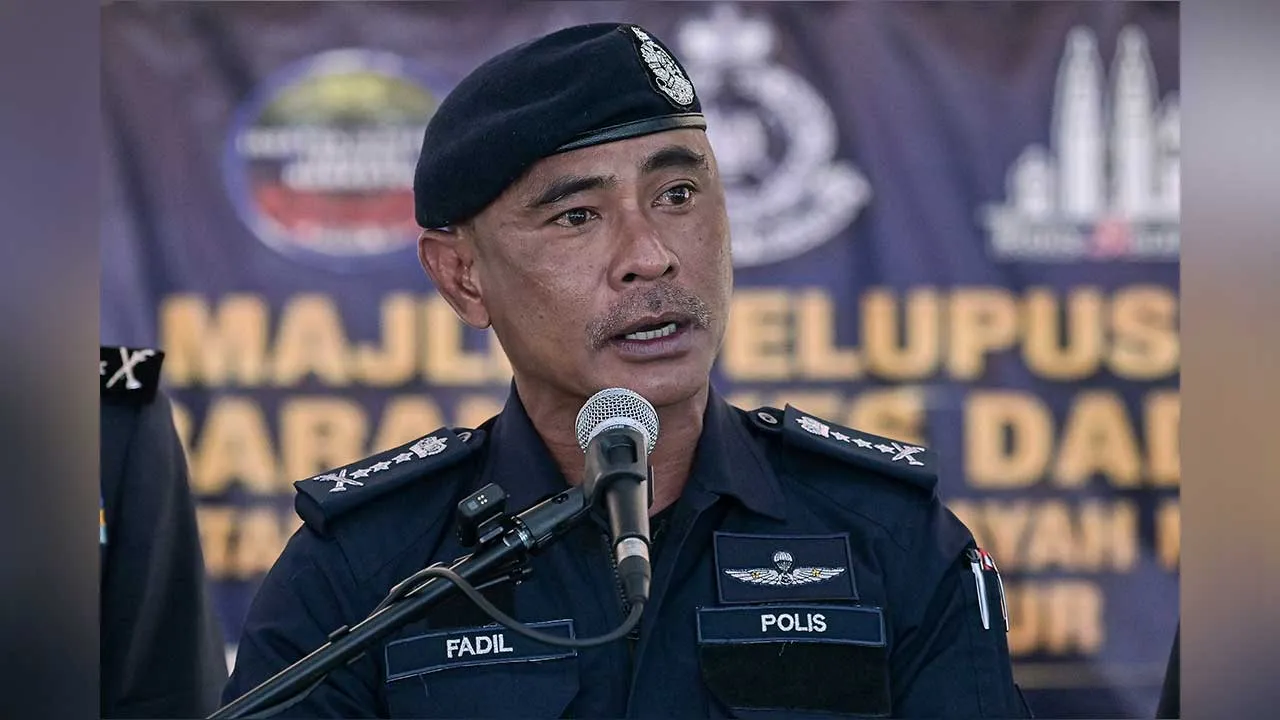 KUALA LUMPUR, 19 Ogos -- Ketua Polis Kuala Lumpur Datuk Fadil Marsus bercakap pada sidang media ketika Majlis Pelupusan Barang Kes Dadah Jabatan Siasatan Jenayah Narkotik di Ibu Pejabat Kontinjen Kuala Lumpur hari ini.  --fotoBERNAMA (2026) HAK CIPTA TERPELIHARA