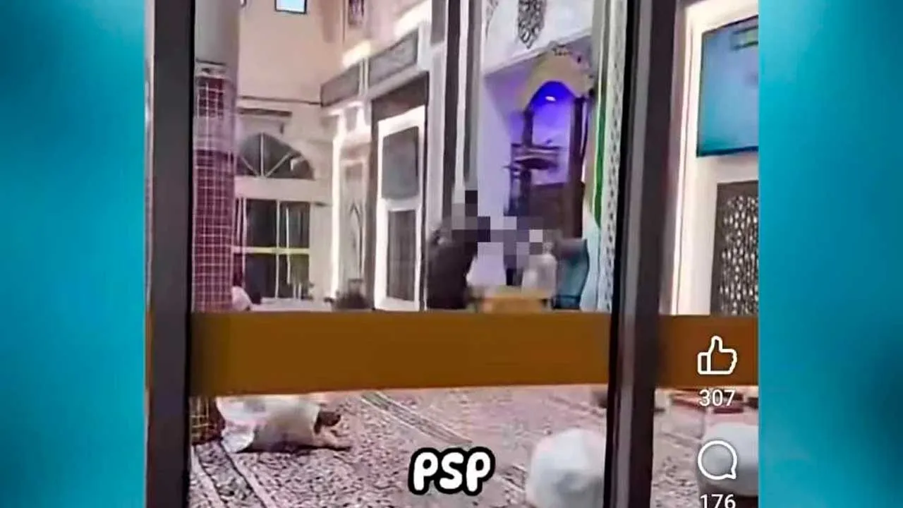 [TB]_Lelaki pukul ustaz semasa kuliah Subuh_SINAR