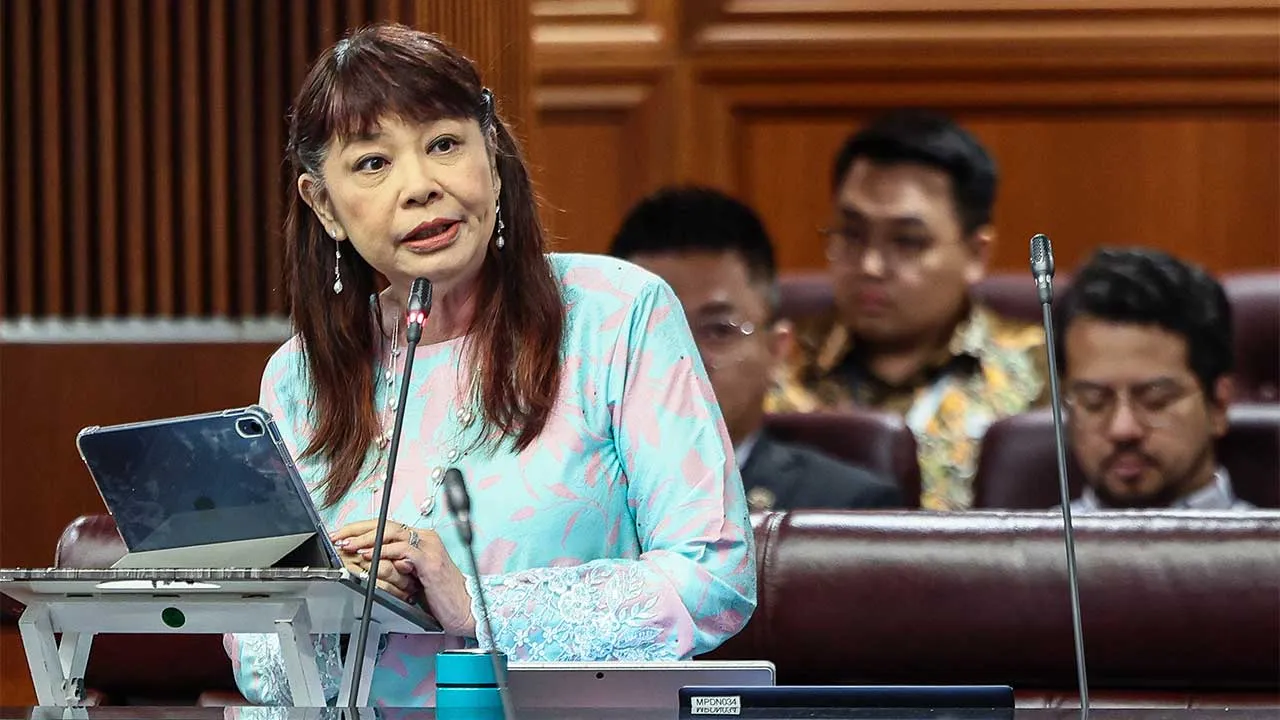 KUALA LUMPUR, 30 Julai -- Timbalan Menteri Pembangunan Wanita, Keluarga dan Masyarakat Lim Hui Ying ketika sesi soal jawab lisan pada Mesyuarat Kedua, Penggal Kelima Parlimen Kelima Belas, Sidang Dewan Negara di Bangunan Parlimen hari ini.  -- fotoBERNAMA (2026) HAK CIPTA TERPELIHARA
