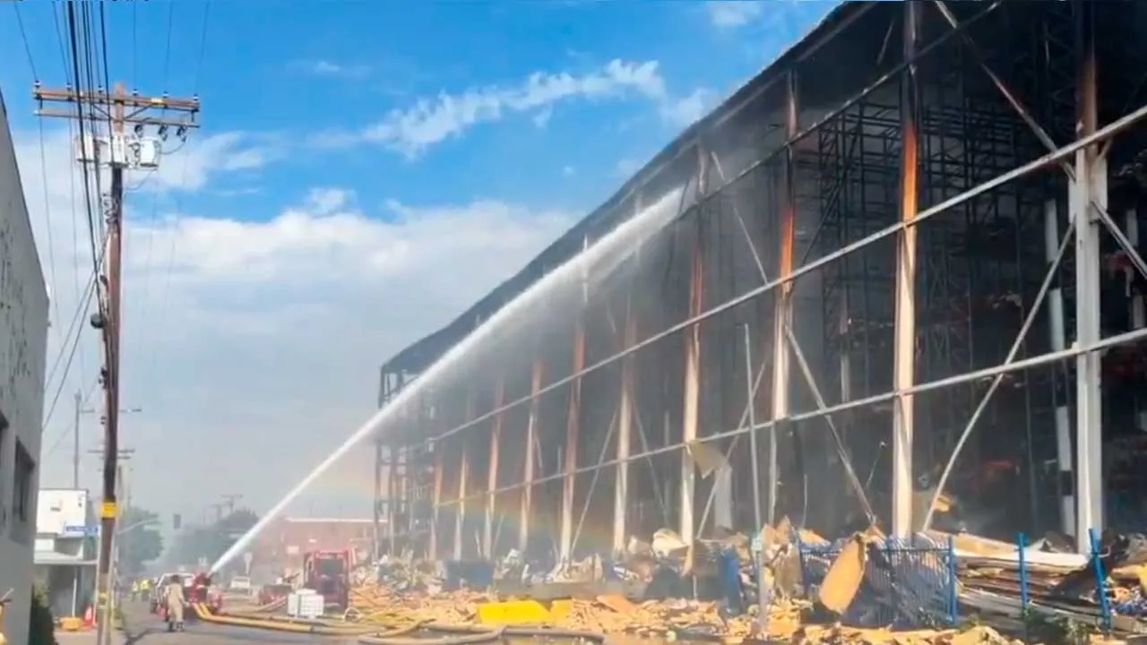 [TB]_The Boyle Heights warehouse fire 2_X @MattSeedorff