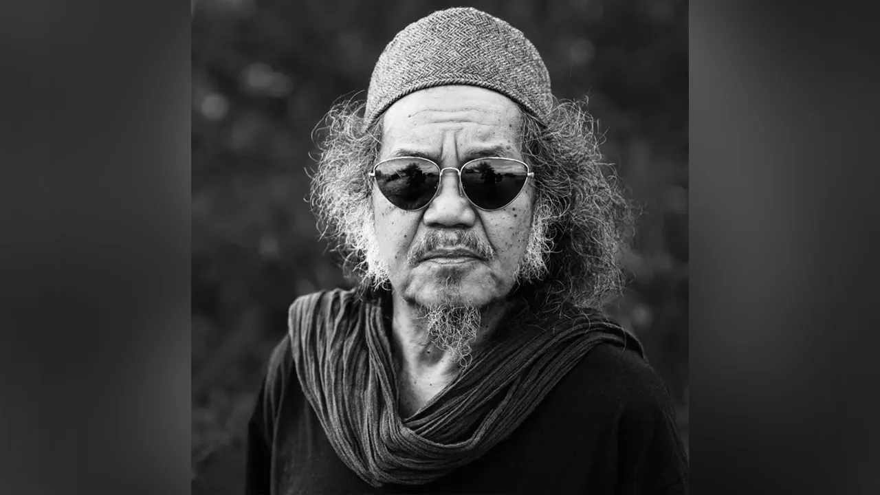 Peminat filem Melayu, khususnya era 80-an, pasti tidak dapat melupakan watak Farouk menerusi Gila-Gila Remaja. Lakonan Allahyarham begitu berkesan hingga nama watak itu terus melekat di hati peminat.  Seorang legenda yang telah meninggalkan kesan besar dalam dunia perfileman tanah air.  Hari ini, kita menerima khabar duka... Kamarool Haji Yusoff yang turut dikenali ramai sebagai Cik Man menerusi lakonan ikoniknya dalam Rock Ooo!, telah kembali ke rahmatullah.