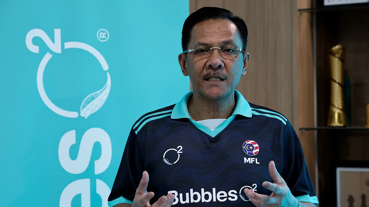 REMBAU, 17 Ogos -- Presiden Malaysian Football League (MFL), Datuk Ab Ghani Hassan ketika berucap pada Majlis Pertukaran Dokumen Perjanjian Penajaan antara Bubbles O2 bersama MFL bagi Liga Malaysia 2026-2027 hingga 2028-2029 di Ibu Pejabat Bubbles O2, Pedas hari ini.  --fotoBERNAMA (2026) HAK CIPTA TERPELIHARA