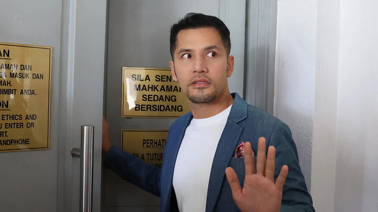 PUTRAJAYA, 14 Mac -- Usahawan Kosmetik Datuk Seri Aliff Syukri Kamarzaman hadir di Mahkamah Seksyen Sepang bagi mendengar keputusan mengenai empat pertuduhan membuat dan memulakan penghantaran komunikasi video bersifat sumbang pada April lalu.  --fotoBERNAMA (2025) HAK CIPTA TERPELIHARA