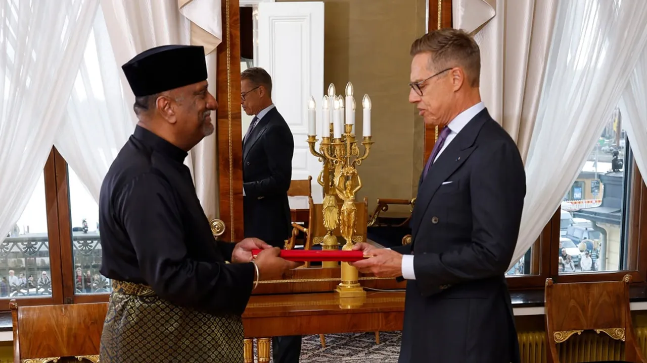 AMBASSADOR OF MALAYSIA TO FINLAND PRESENTS LETTERS OF CREDENCE TO PRESIDENT OF FINLAND Helsinki, 26 August 2026 – His Excellency Dato’ Amarjit Sarjit Singh presented his Letters of Credence to His Excellency Mr. Alexander Stubb, President of the Republic of Finland, accrediting him as Ambassador Extraordinary and Plenipotentiary of Malaysia to the Republic of Finland. kredit : Facebook Malaysian Embassy Helsinki
