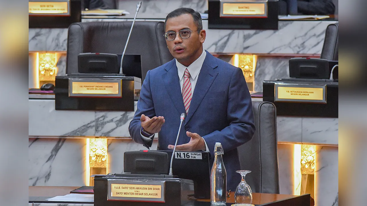 SHAH ALAM, 23 Jun -- Menteri Besar Selangor Datuk Seri Amirudin Shari semasa sesi penggulungan pembentangan Pakej Pengukuhan Daya Tahan Selangor sempena Mesyuarat Khas Penggal Keempat Dewan Undangan Negeri Selangor ke-15 di Dewan Negeri Selangor hari ini.  -- fotoBERNAMA (2026) HAK CIPTA TERPELIHARA