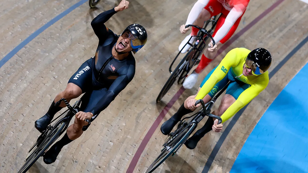GLASGOW, 1 Ogos -- Jaguh berbasikal lelaki negara Datuk Mohd Azizulhasni Awang berjaya merangkul pingat emas dalam perlumbaan akhir acara keirin lelaki di temasya Sukan Komanwel Glasgow 2026 di Sir Chris Hoy Velodrome hari ini._BERNAMA