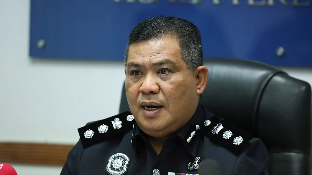 KUALA TERENGGANU, 23 April –– Ketua Polis Daerah Kuala Terengganu, ACP Azli Mohd Noor pada sidang media berkaitan rampasan dadah jenis pil kuda dan heroin bernilai RM384,000 di Ibu Pejabat Daerah Kuala Terengganu, hari ini._BERNAMA