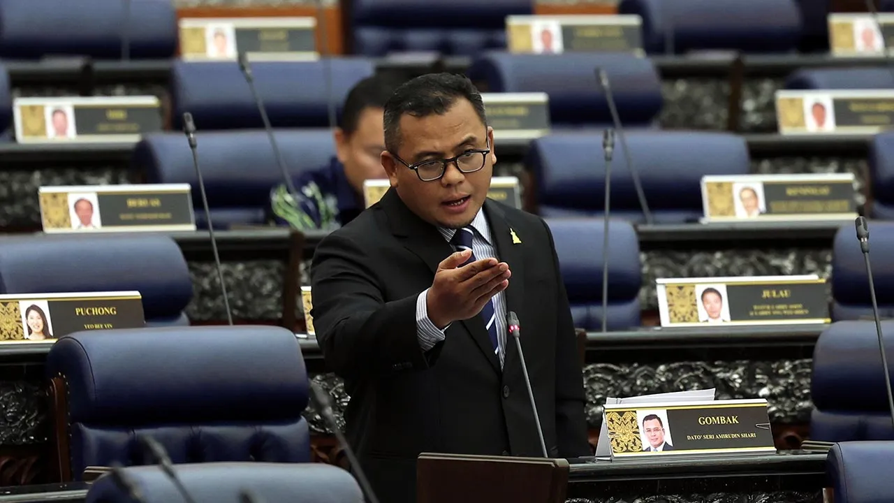 KUALA LUMPUR, 7 Mac -- Ahli Parlimen Gombak Datuk Seri Amirudin Shari berbahas sempena Sidang Dewan Rakyat di Bangunan Parlimen hari ini.  -- fotoBERNAMA (2024) HAK CIPTA TERPELIHARA
